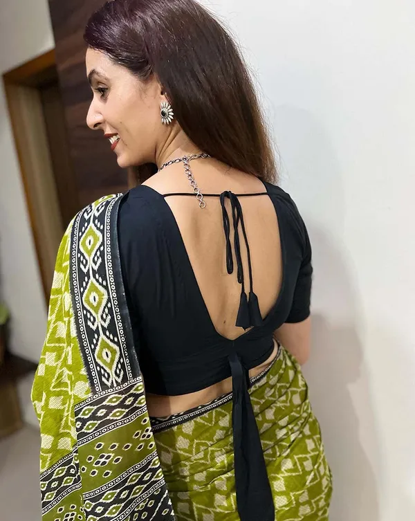 Forest_Whisper_-_Green_Linen_Saree_with_Black_Blouse_Piece