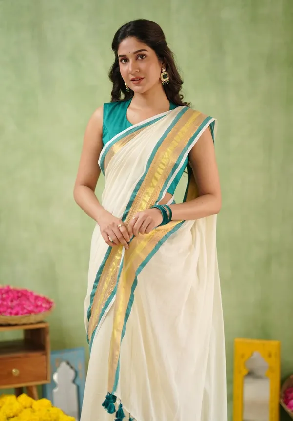 White_Mulmul_Cotton_Saree_with_Teal_&_Gold_Border_&_Matching_Teal_Blouse_Piece