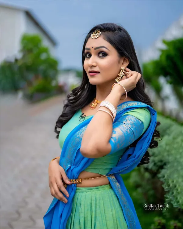 Light_Green_And_Blue_Kanchipuram_Zari_Weaving_Half_Saree_With_Blouse___Silk_Dupatta