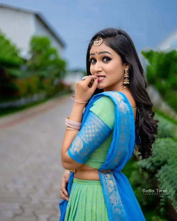 Light_Green_And_Blue_Kanchipuram_Zari_Weaving_Half_Saree_With_Blouse___Silk_Dupatta