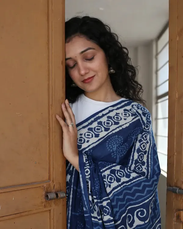 Blue_Color_1_-_Minute_Ready_to_Wear_Mulmul_Cotton_Saree_with_Blouse_Piece