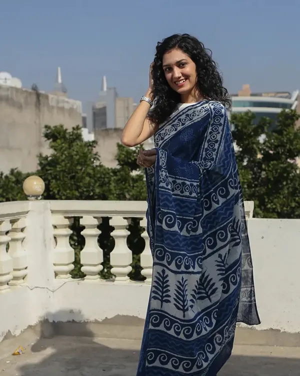 Blue_Color_1_-_Minute_Ready_to_Wear_Mulmul_Cotton_Saree_with_Blouse_Piece