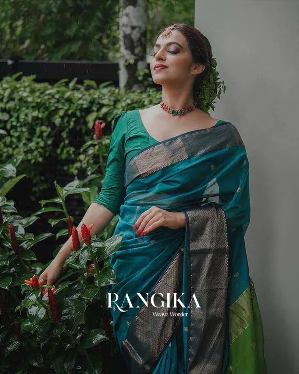 Rama_Color_Premium_Cotton_Silk_Saree_With_Classy_Blouse_and_tassels