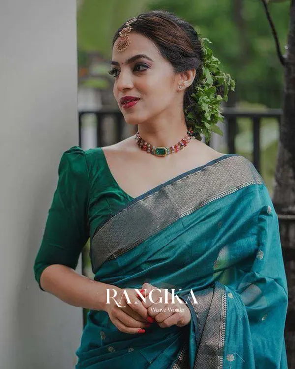 Rama_Color_Premium_Cotton_Silk_Saree_With_Classy_Blouse_and_tassels