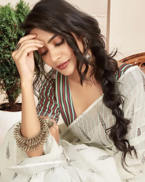 White_Color_1_-_Minute_Ready_to_Wear_Mulmul_Cotton_Saree_with_Blouse_Piece