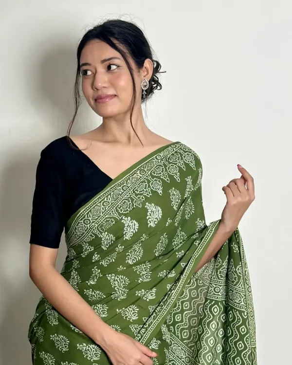 Green_Color_1_Minute_Ready_To_Wear_Mulmul__Cotton_Digital_Printed_Saree_With_Pocket
