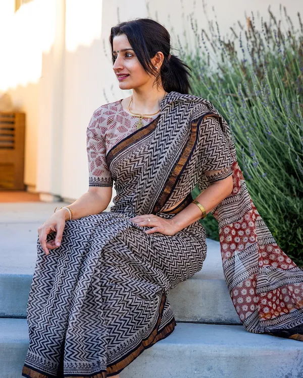 Raakh_Rekha_-_Grey_Linen_Saree_with_Lining_Work_&_Matching_Blouse