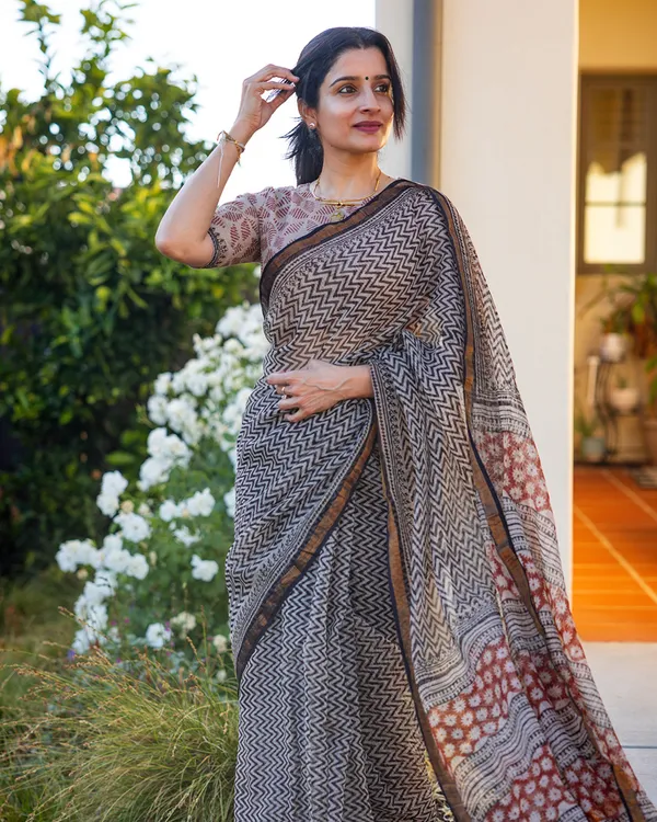 Raakh_Rekha_-_Grey_Linen_Saree_with_Lining_Work_&_Matching_Blouse