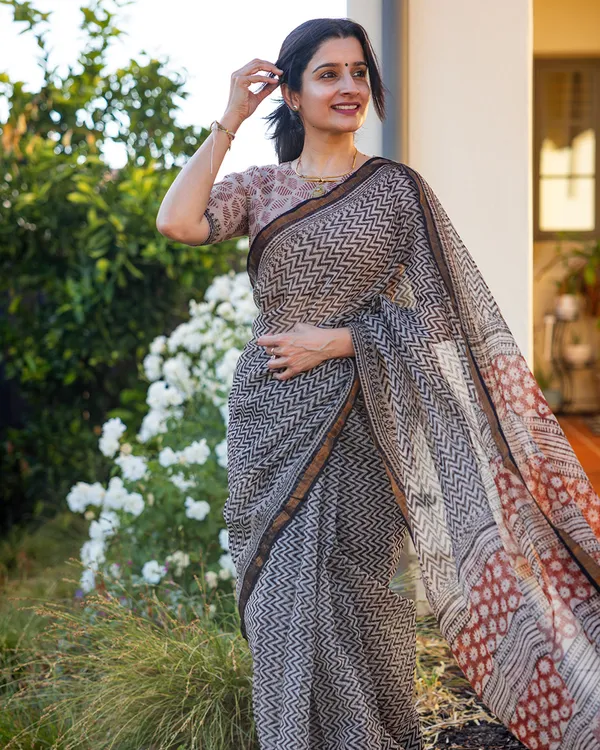Raakh_Rekha_-_Grey_Linen_Saree_with_Lining_Work_&_Matching_Blouse
