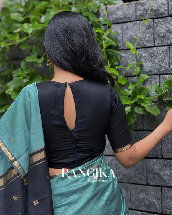 Bottle_Green_And_Black_Premium_Cotton_Silk_Saree_With_Classy_Blouse_and_tassels