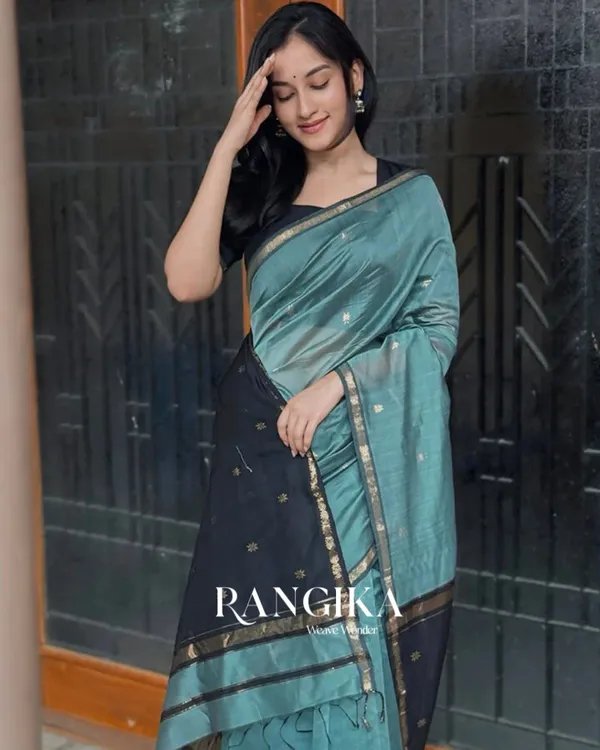 Bottle_Green_And_Black_Premium_Cotton_Silk_Saree_With_Classy_Blouse_and_tassels