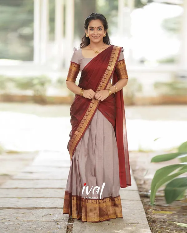 Cream_And_Red_Kanchipuram_Zari_Weaving_Half_Saree_With_Blouse___Silk_Dupatta