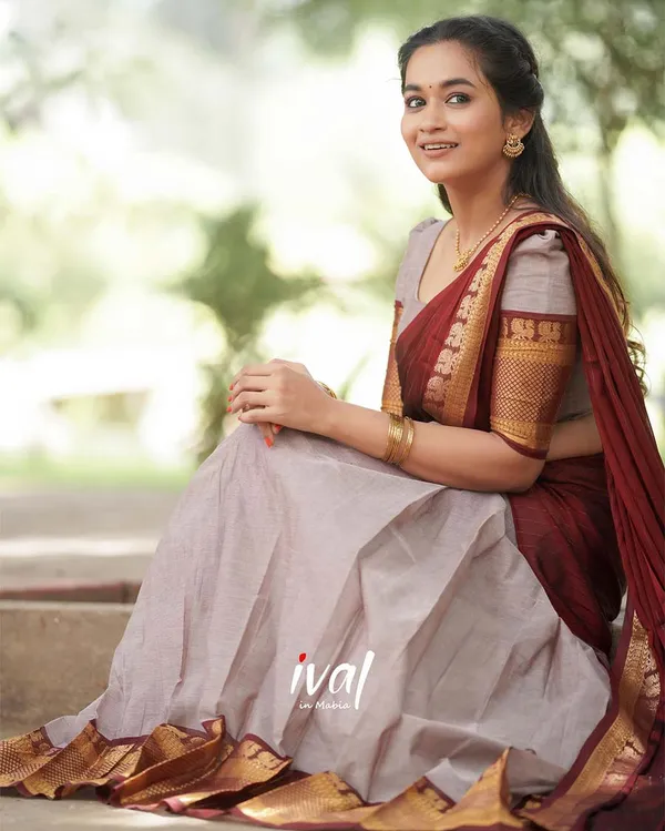 Cream_And_Red_Kanchipuram_Zari_Weaving_Half_Saree_With_Blouse___Silk_Dupatta