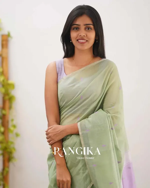 Green_Color_Cotton_Silk_Saree_with_Calssy_Blouse_and_tassels