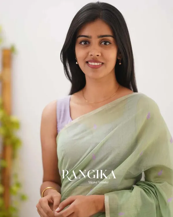 Green_Color_Cotton_Silk_Saree_with_Calssy_Blouse_and_tassels
