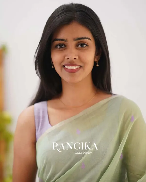Green_Color_Cotton_Silk_Saree_with_Calssy_Blouse_and_tassels