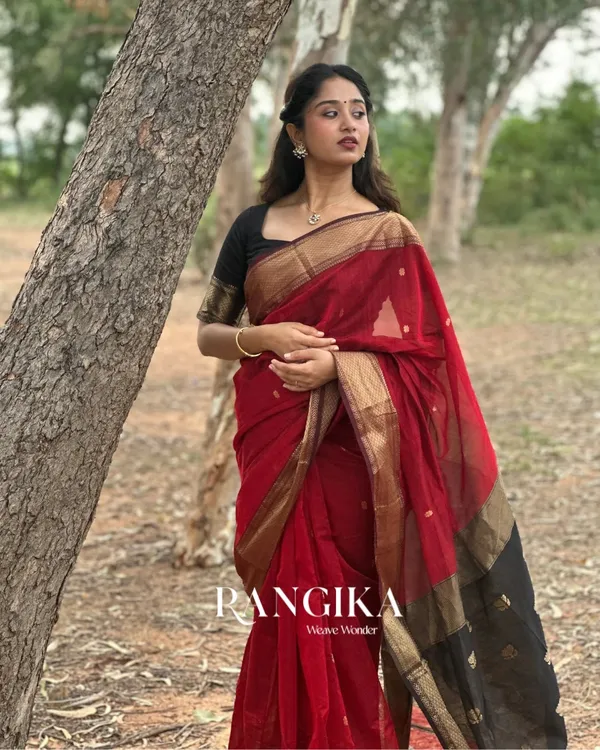 Red_And_Black_Premium_Cotton_Silk_Saree_With_Classy_Blouse_and_tassels