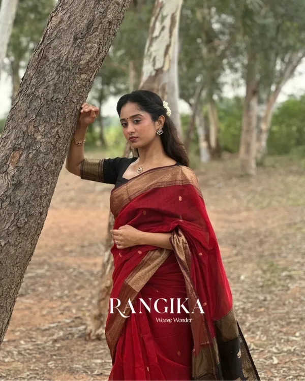 Red_And_Black_Premium_Cotton_Silk_Saree_With_Classy_Blouse_and_tassels
