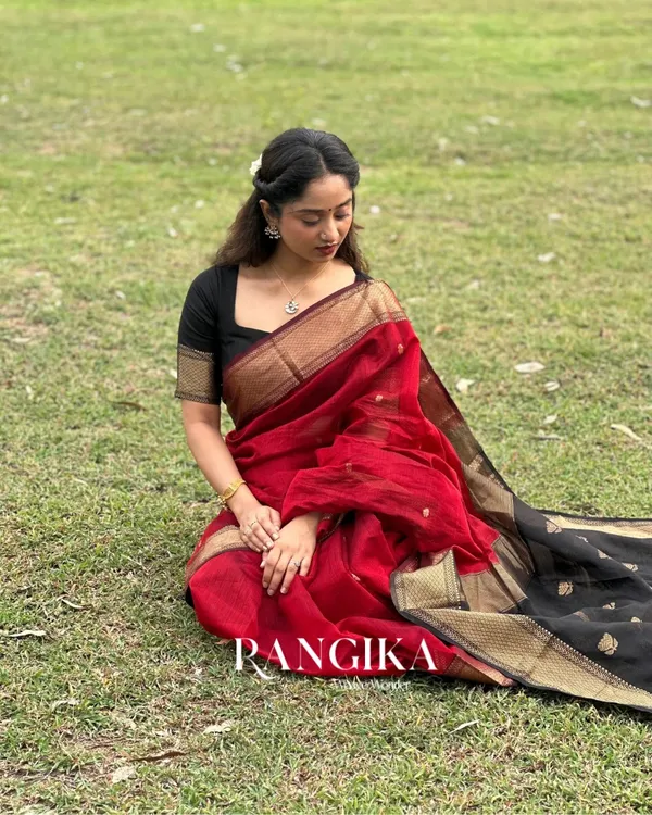 Red_And_Black_Premium_Cotton_Silk_Saree_With_Classy_Blouse_and_tassels