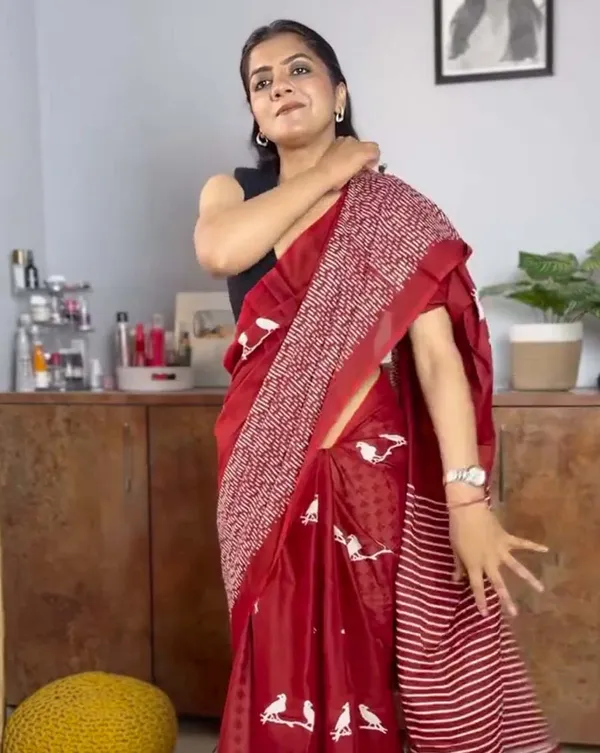Laal_Noor_-_Red_Linen_Drape_with_Elegant_Black_Contrast_Blouse
