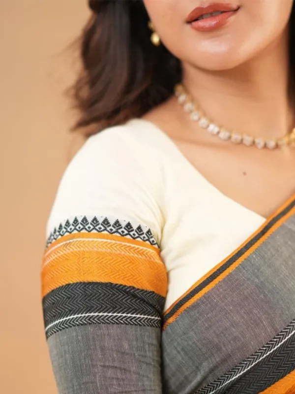 Classic_White_Traditional_Mulmul__Cotton_Saree_with_Contrast_Border_&_Blouse_Piece
