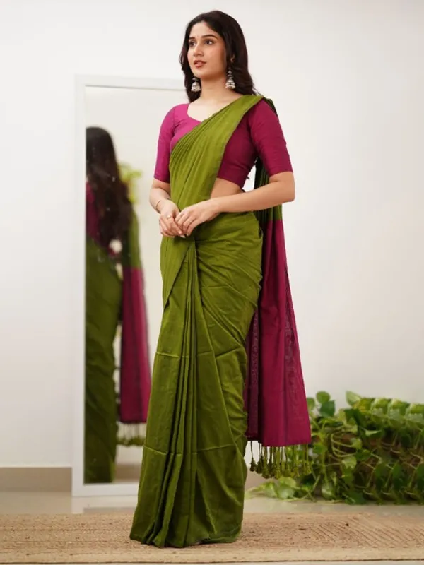 Green_Mulmul_Cotton_Saree_with_Contrast_Wine_Blouse_Piece