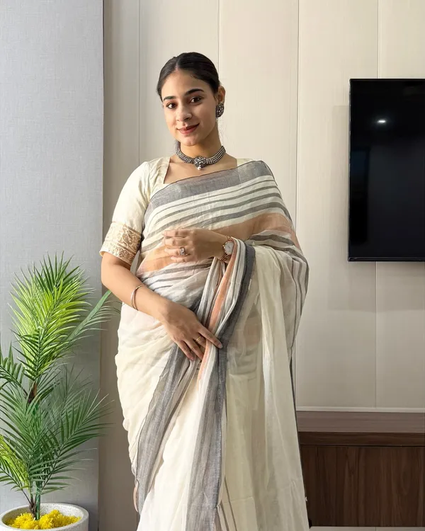 Dhoop_Chhaya_-_Elegant_White_Saree_with_Dual-Tone_Border_&_Blouse_Piece