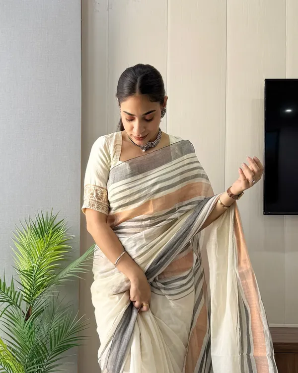 Dhoop_Chhaya_-_Elegant_White_Saree_with_Dual-Tone_Border_&_Blouse_Piece