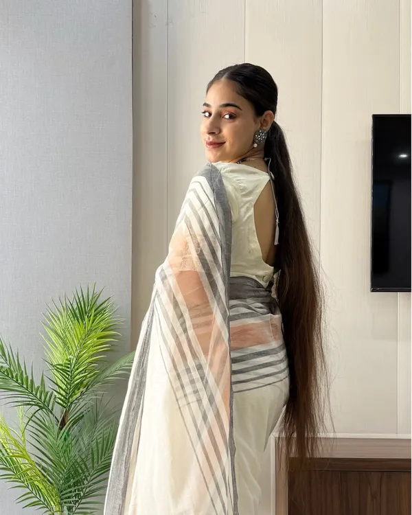 Dhoop_Chhaya_-_Elegant_White_Saree_with_Dual-Tone_Border_&_Blouse_Piece