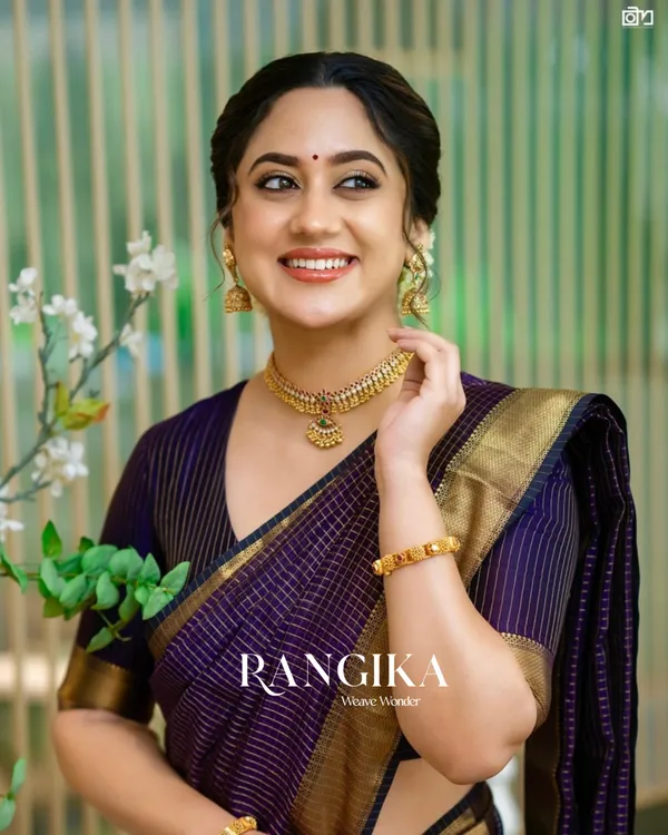 Navy_Blue_Color_Premium_Cotton_Silk_Saree_With_Classy_Blouse_and_tassels