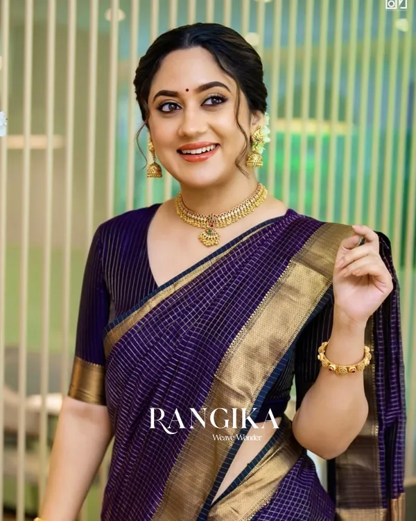 Navy_Blue_Color_Premium_Cotton_Silk_Saree_With_Classy_Blouse_and_tassels