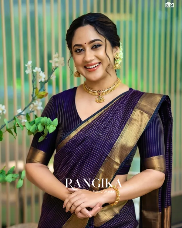 Navy_Blue_Color_Premium_Cotton_Silk_Saree_With_Classy_Blouse_and_tassels