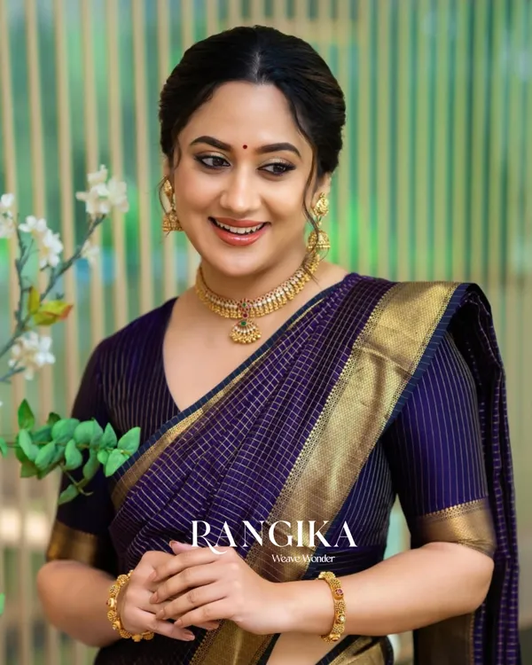 Navy_Blue_Color_Premium_Cotton_Silk_Saree_With_Classy_Blouse_and_tassels