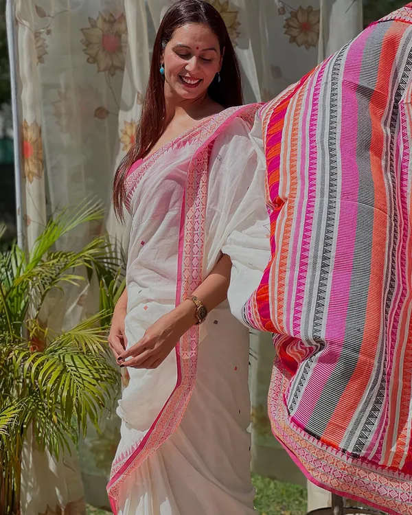 Swan_Pink_-_White_Linen_Drape_with_Pink_Border_and_Coordinated_Blouse