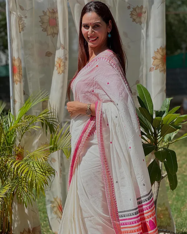 Swan_Pink_-_White_Linen_Drape_with_Pink_Border_and_Coordinated_Blouse