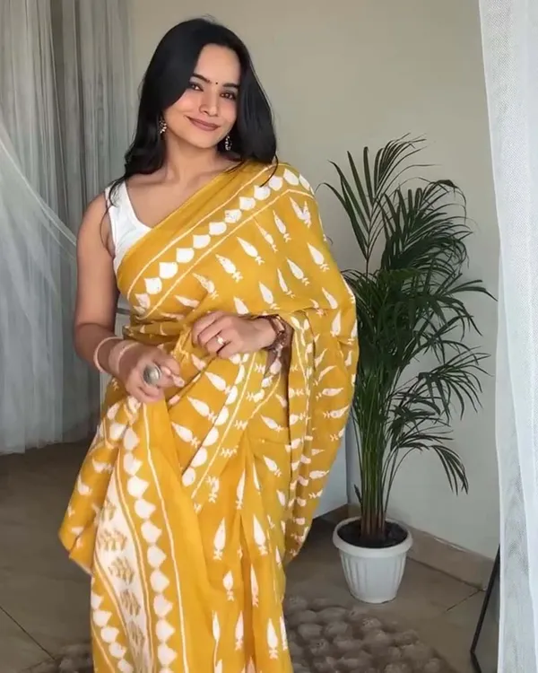 Haldi_Hues_-_Yellow_Saree_with_White_Contrast_Blouse_Piece