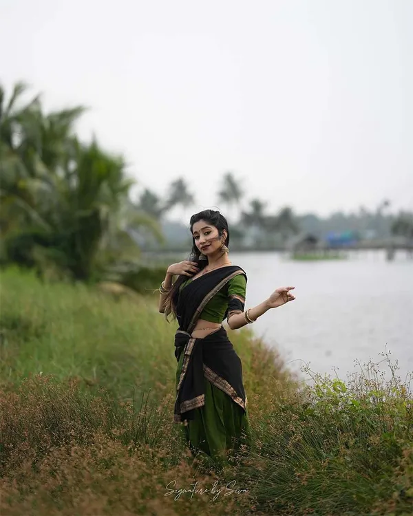 Green_And_Black_Kanchipuram_Zari_Weaving_Half_Saree_With_Blouse___Silk_Dupatta