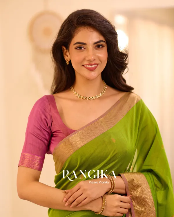 Green_Color_Premium_Cotton_Silk_Saree_With_Classy_Blouse_and_tassels