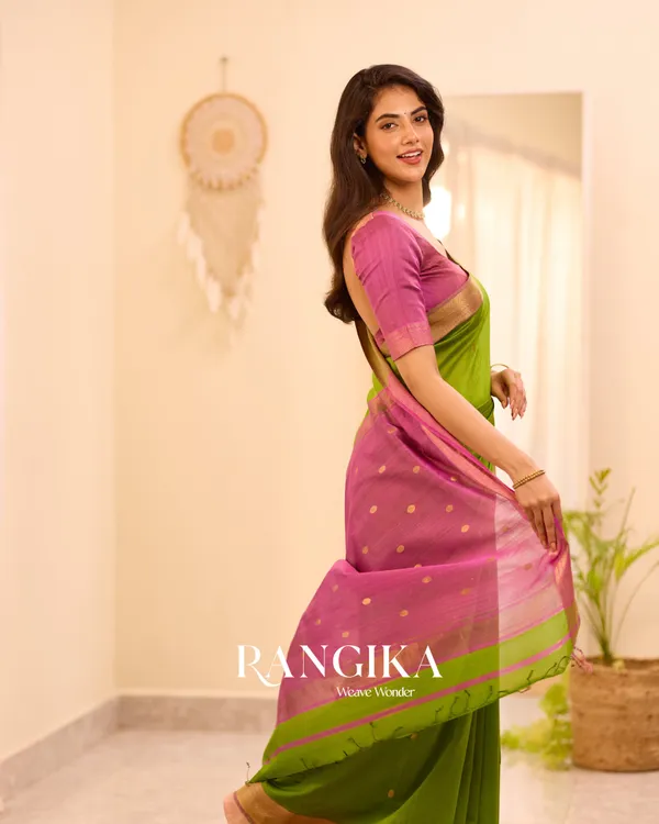 Green_Color_Premium_Cotton_Silk_Saree_With_Classy_Blouse_and_tassels