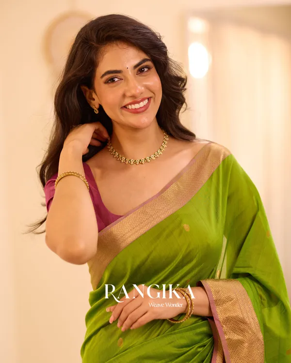 Green_Color_Premium_Cotton_Silk_Saree_With_Classy_Blouse_and_tassels