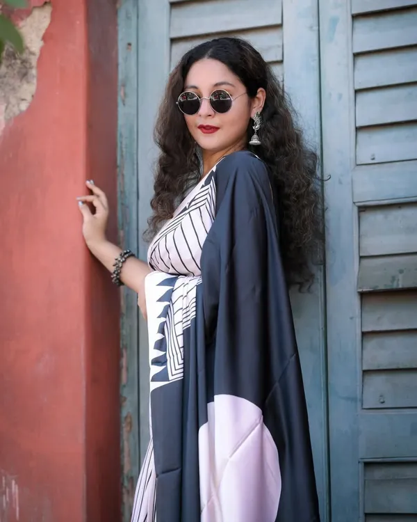 Black_And_White_Color_1_Minute_Ready_to_Wear_Digitial_Printed_Crape_Silk_Saree