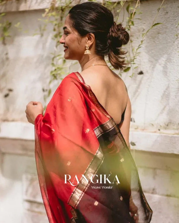 Red_And_Black_Premium_Cotton_Silk_Saree_With_Classy_Blouse_and_tassels
