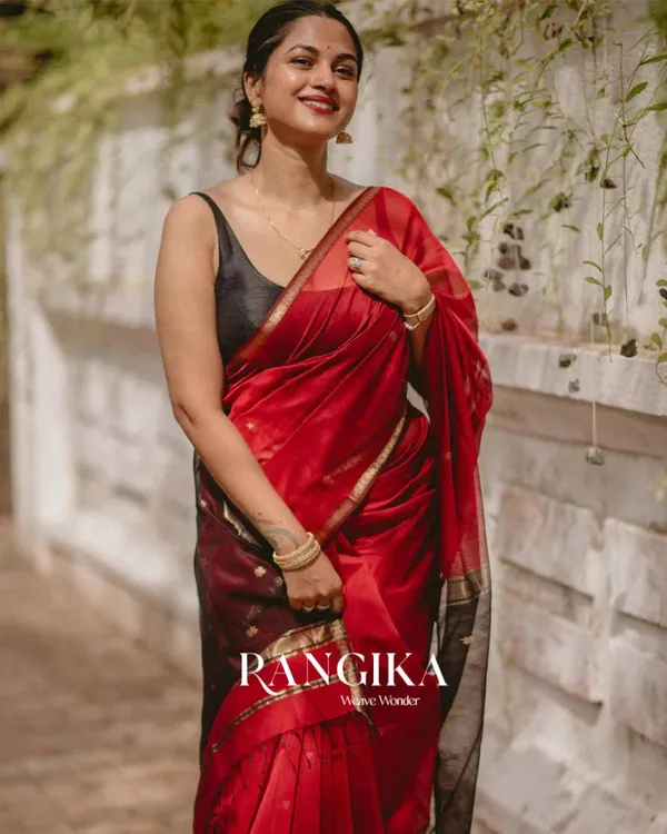 Red_And_Black_Premium_Cotton_Silk_Saree_With_Classy_Blouse_and_tassels
