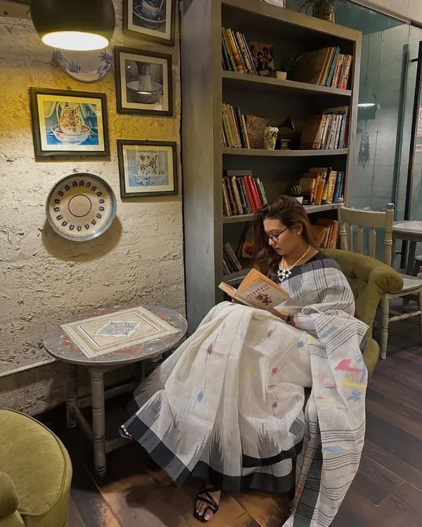 Shvet_Pushp_-_White_Linen_Saree_with_Black_Border_&_Yellow-Purple_Motifs_with_Blouse_Piece