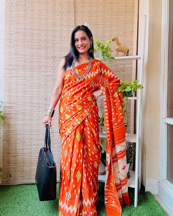 Kesari_Craft_-_Saffron_Linen_Saree_with_Unique_Prints_&_White_Blouse