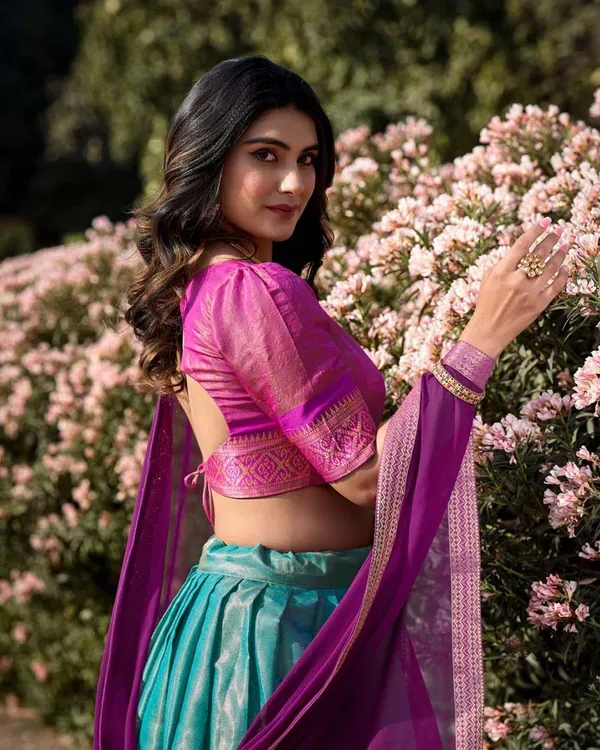 Blue_And_Pink_Kanchipuram_Zari_Weaving_Half_Saree_With_Blouse___Silk_Dupatta