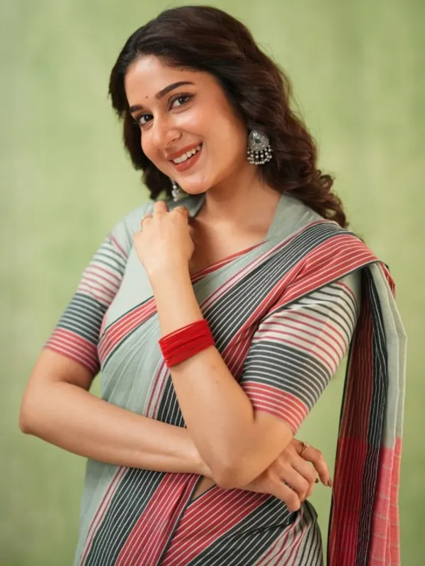 Grey_Mulmul_Cotton_Saree_with_Pink_&_Black_Striped_Pallu_&_Matching_Grey_Blouse_Piece