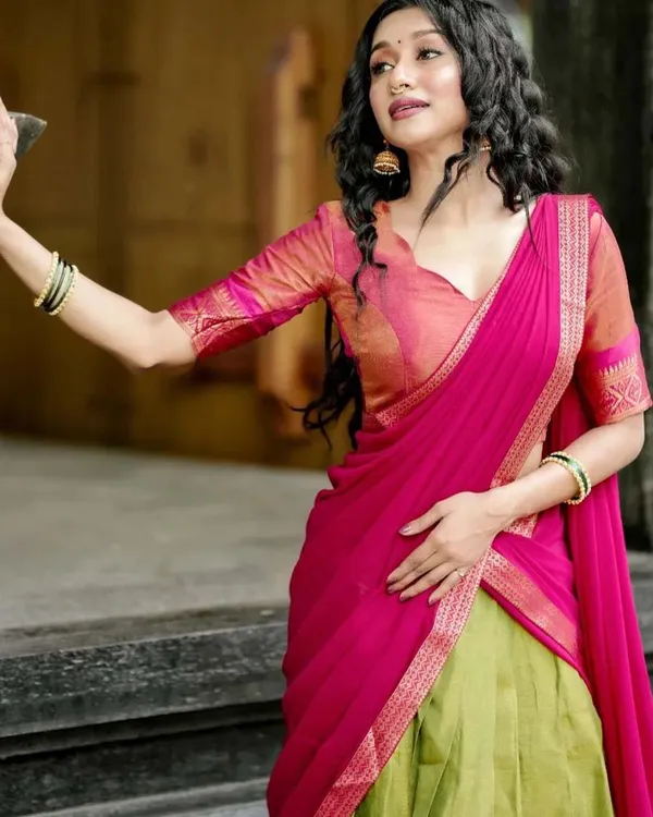 Light_Green_And_Pink_Kanchipuram_Zari_Weaving_Half_Saree_With_Blouse___Silk_Dupatta