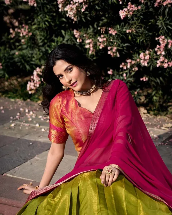 Light_Green_And_Pink_Kanchipuram_Zari_Weaving_Half_Saree_With_Blouse___Silk_Dupatta