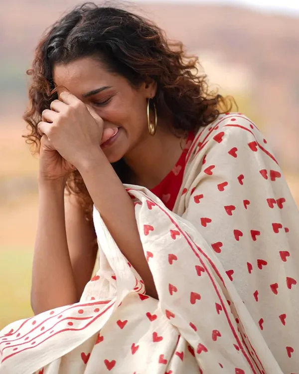 White_Color_1_-_Minute_Ready_to_Wear_Mulmul_Cotton_Saree_with_Blouse_Piece